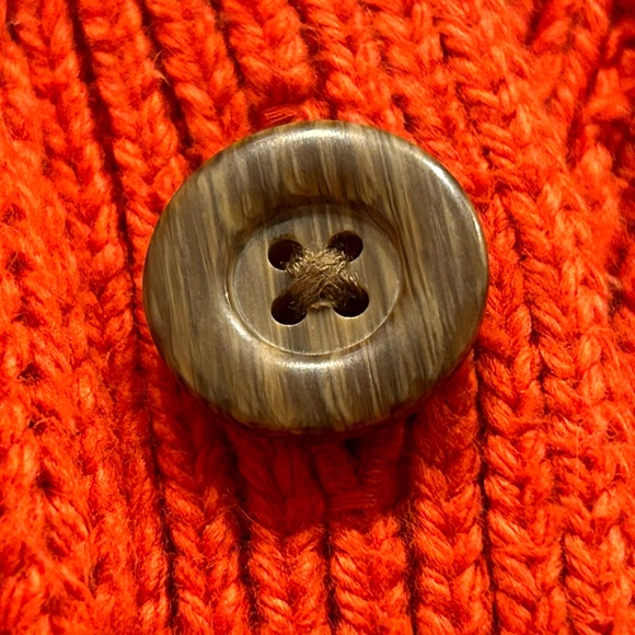 Universal Thread Cropped Button-Down Cable Knit Cardigan in red - Picture 3 of 6